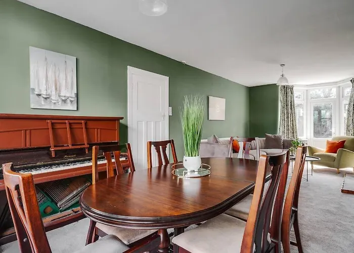 Charming 3Bd Home Didsbury House