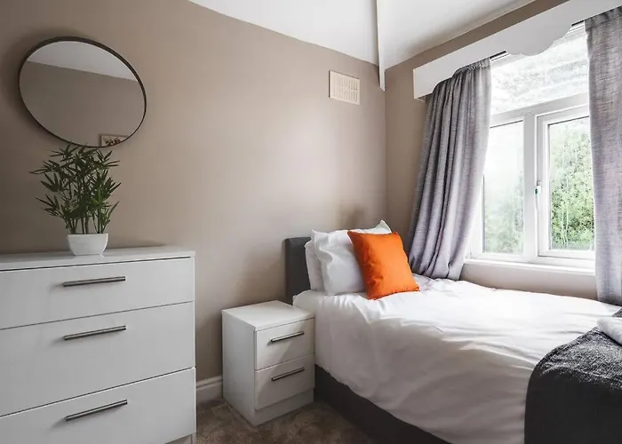 Charming 3Bd Home Didsbury House
