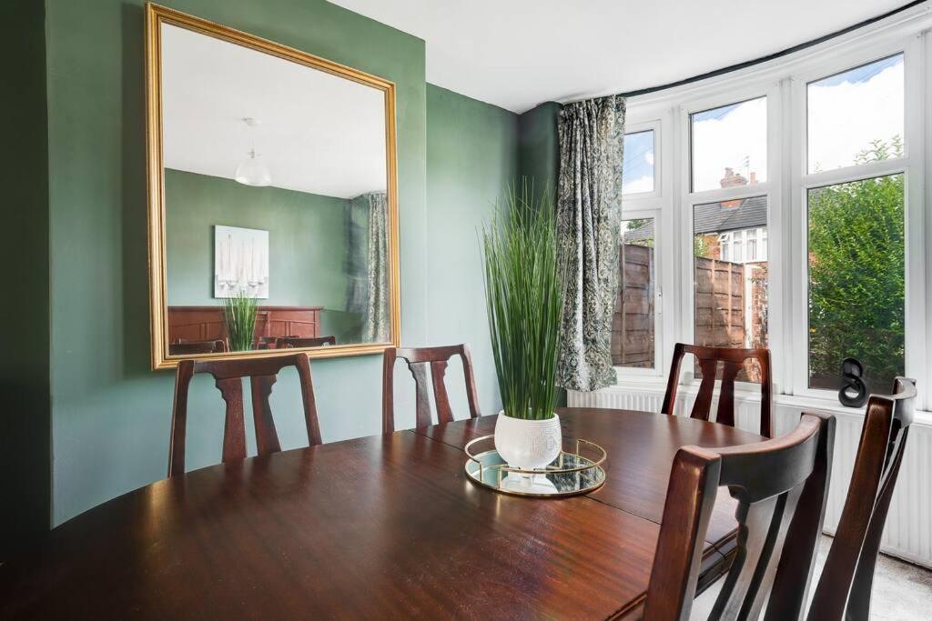 Charming 3bd Didsbury House Apartment *