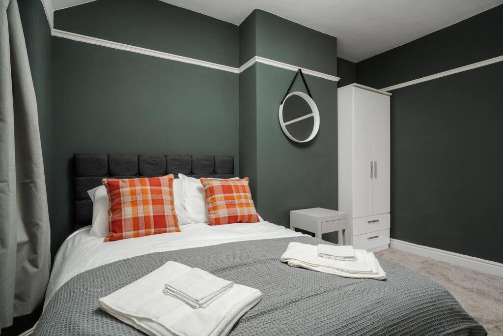 Charming 3bd Didsbury House Apartment *